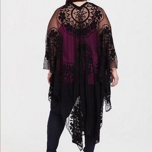 Black scalloped lace Ruana